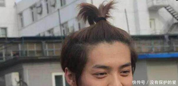 男星素颜也吓人王俊凯满脸痘,黄子韬土气,最后