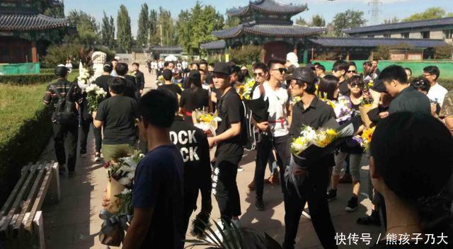 小赵雅芝徐婷葬礼,年仅26死因让人反思,翁虹