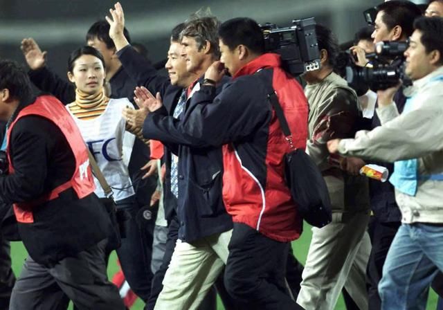 关于率国足打进02年世界杯的神奇教练米卢 你