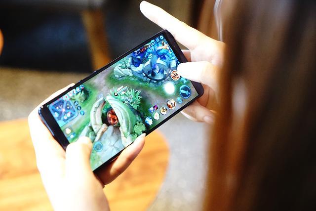 除了无限屏子弹短信,坚果Pro 2S相比坚果Pro2