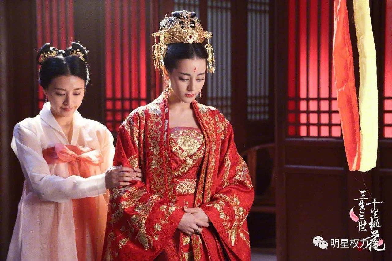 迪丽热巴唐嫣刘亦菲杨幂,女明星的红妆造型谁