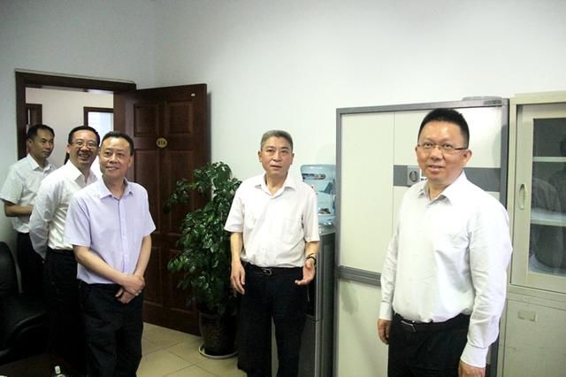 德阳市委书记赵世勇到市委统战部走访指导工作