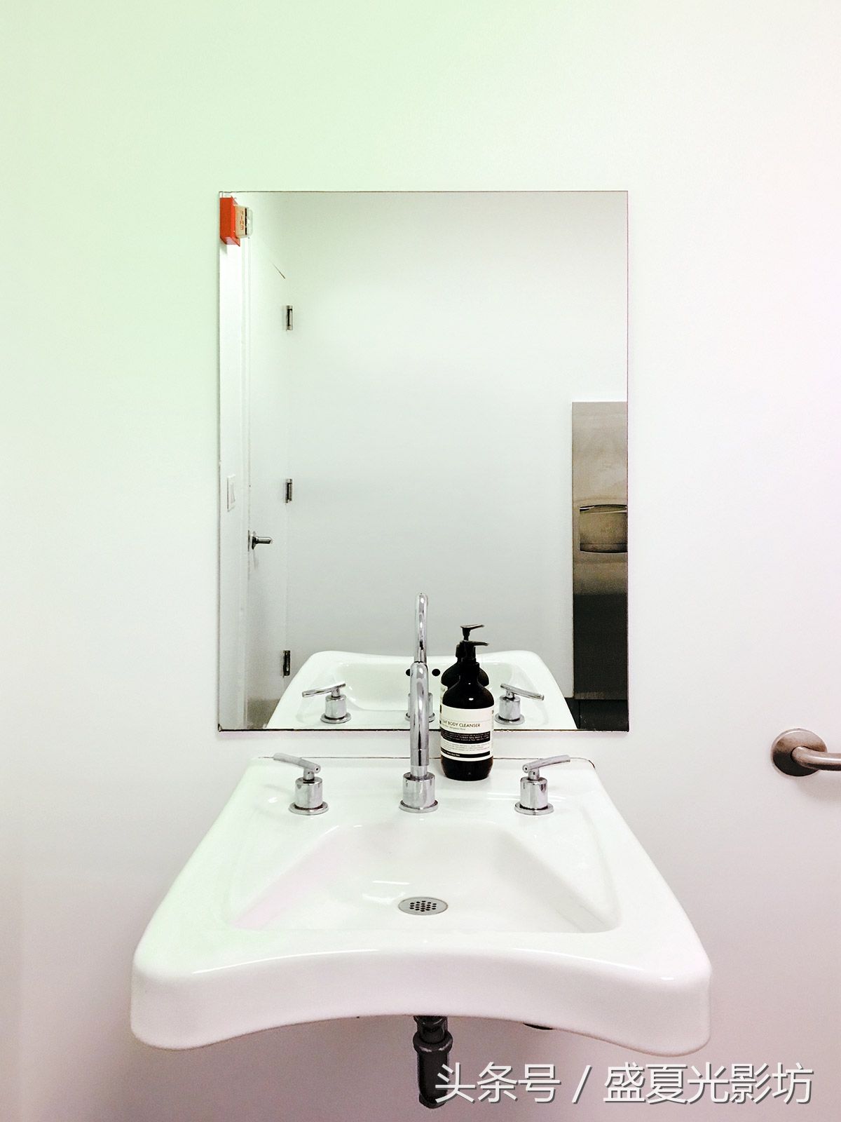 诡异的摄影作品错误的镜子,你肯定也看出哪里