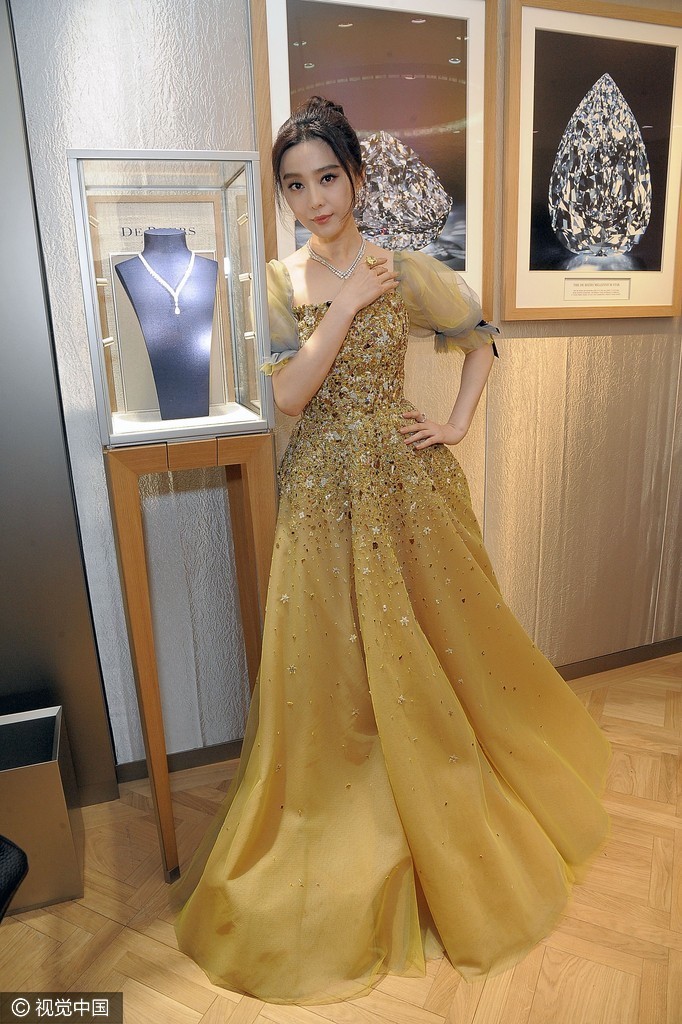少女般梦幻!范冰冰金色纱裙飘仙气 获ceo紧楼