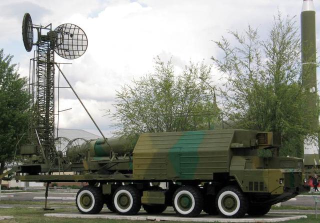 SS-20导弹系统的15V75型通信车。15V75型通信车是在 MAZ-543A型平台的基础之上研制而来的。