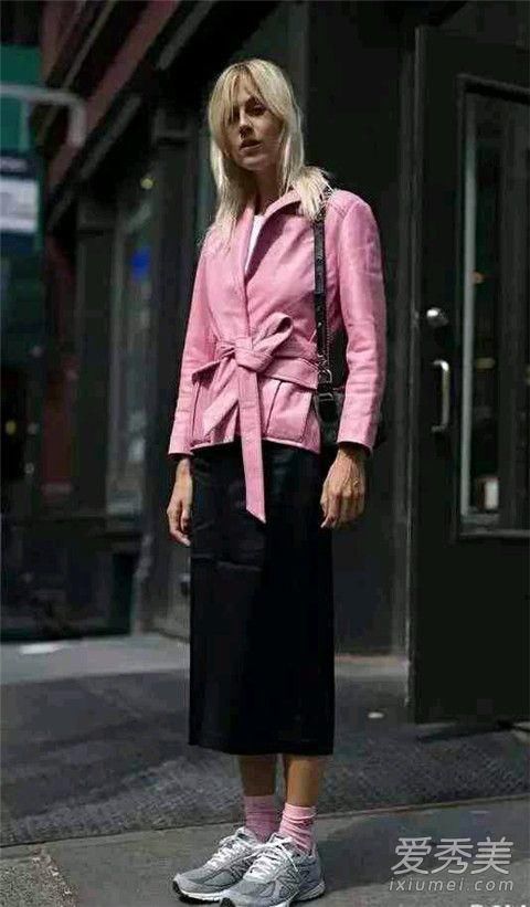 巴黎世家老爹鞋怎么搭配 照着明星这样穿绝不