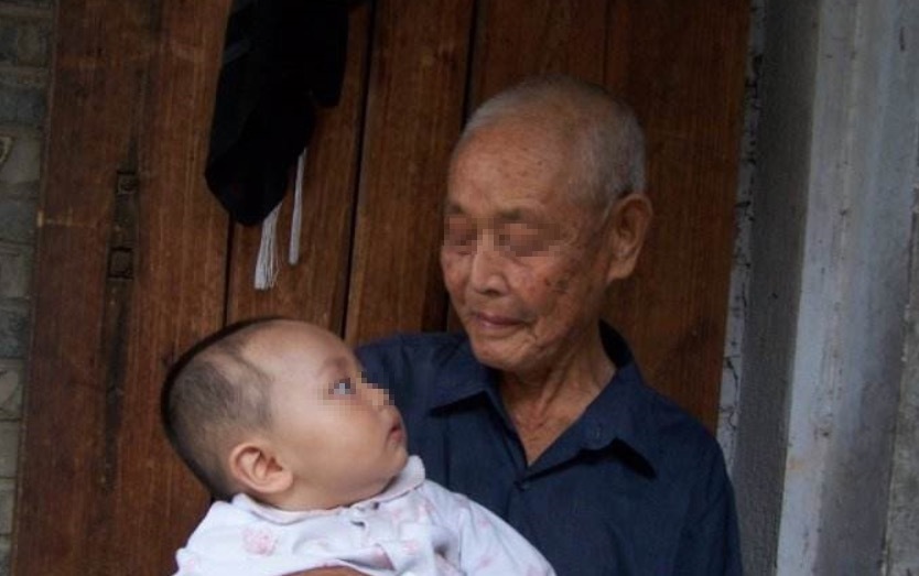 父亲姓死,女孩起名全家发愁,最后起的名字,听