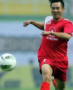 中国足球最好的前锋排名,现役一位球员上榜,第