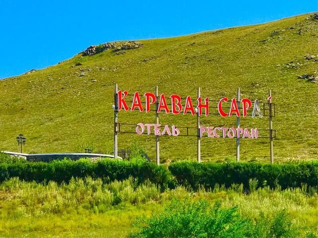 一对开着房车自驾游俄罗斯远东地区的老夫妻