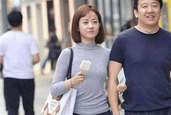 父女合影,赵丽颖爸爸最帅,古力娜扎爸爸最凶,关