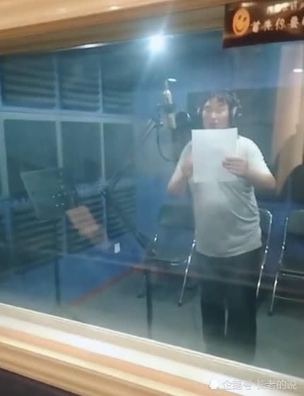 民间高手到家里为大衣哥治腰疼病,大衣哥的态