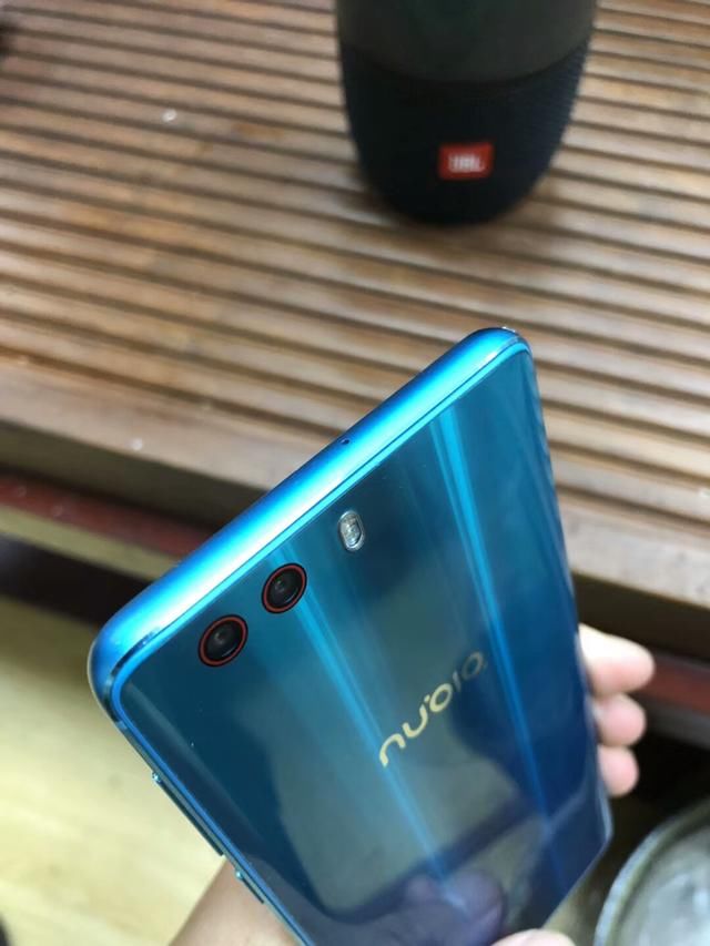 999努比亚Z17miniS上手,9分颜值外观,流光玻璃