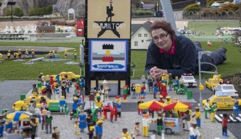 55人五百天用200万块积木搭建出迷你北京故宫