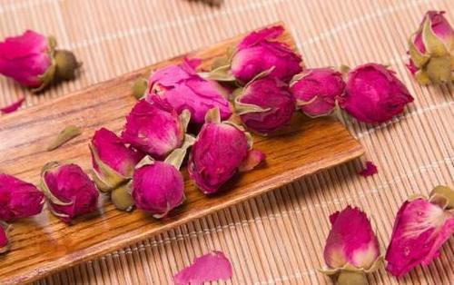 医生:不论男女,玫瑰花配它喝隔天拉3斤宿便,肤