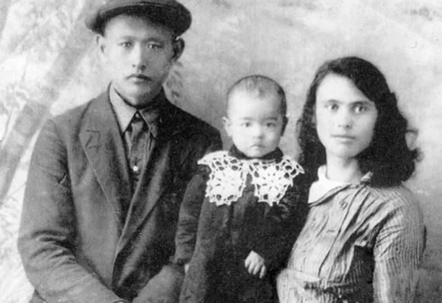 100年前,他们逃难到中国,成56个民族之一,后代