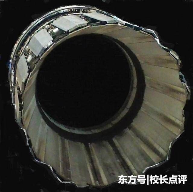 俄罗斯苏-57战机装上一新发动机试飞,巨大的潜