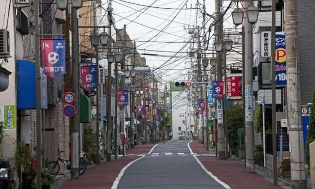 沦为美国海外基地的国家,现今GDP高达33万亿