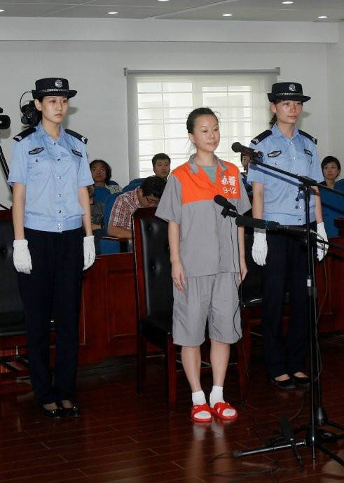 满文军回应离婚:想给家人清静 财产都给李俐