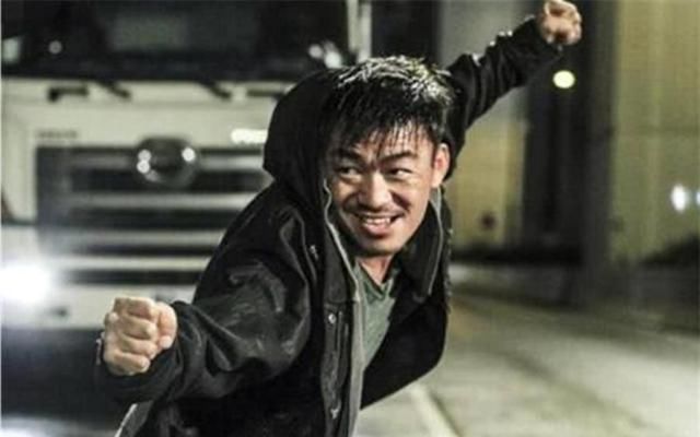 王宝强的爸爸妈妈,在农村住的房子是这样的,你