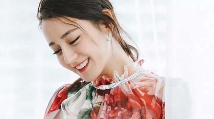 能行? 谢娜仨月练出马甲线