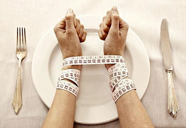 每天晚上不吃饭还去健身房,一个月最少能瘦多