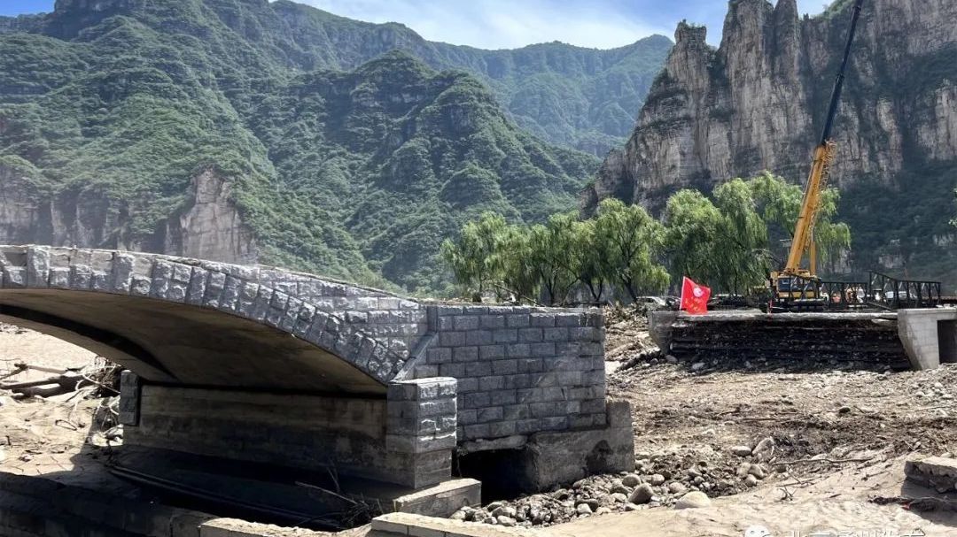 重建生命通道!副中心公路人驰援房山,20小时架设30米钢桥! 重建生命通道!副中心公路人驰援房山,20小时架设30米钢桥!