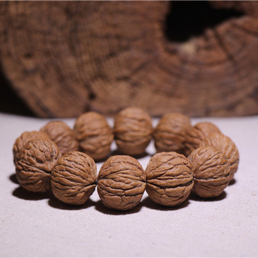 福建有钱人多,10个男人9个玩文玩手串、核桃等