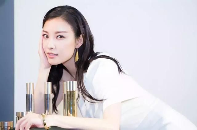 明星的英文水平到底有多高?吴彦祖母语是英语
