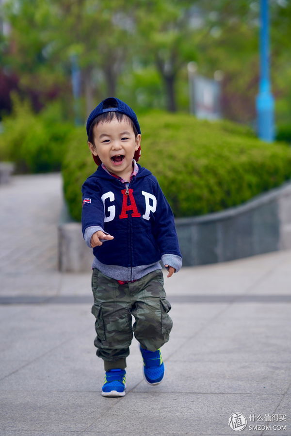 当娃向我迎面走来-Sony 索尼 微单A7R3 拍娃纵