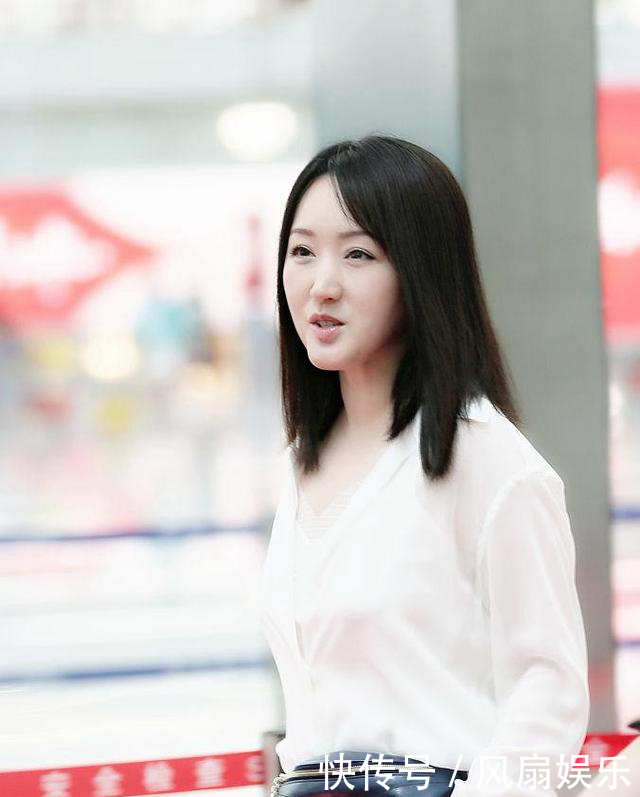 杨钰莹美得忘了年龄,穿薄纱防晒装仙气十足,网