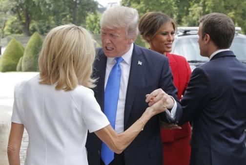 各国领导人尴尬握手照:普京很霸气,最后一个太