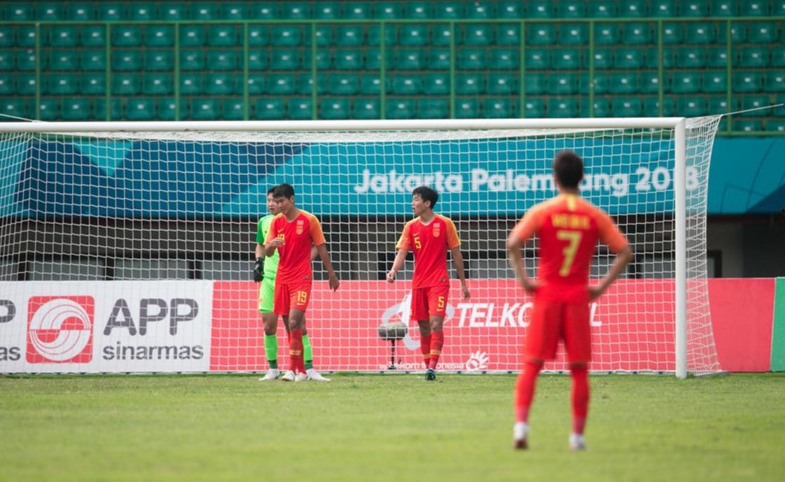 33分钟0-3 最强U23国足被沙特打爆 张玉宁门前