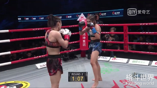 张伟丽击败泰拳冠军获跨界大战首胜! 张伟丽击败泰拳冠军获跨界大战首胜!