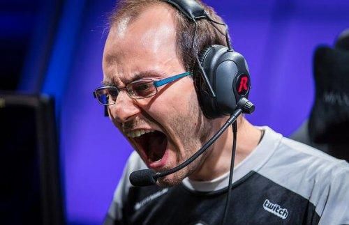 Forg1ven:都2018年了竟然还没有人问Uzi心中的