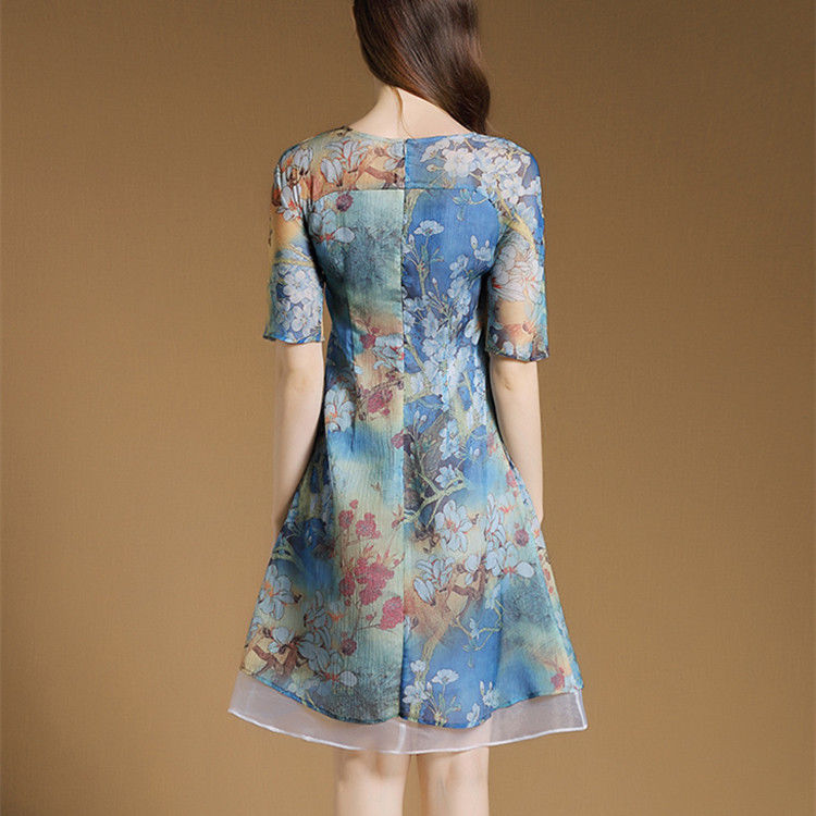 40岁女人不要穿背带裤了,学下面女人穿,洋气减