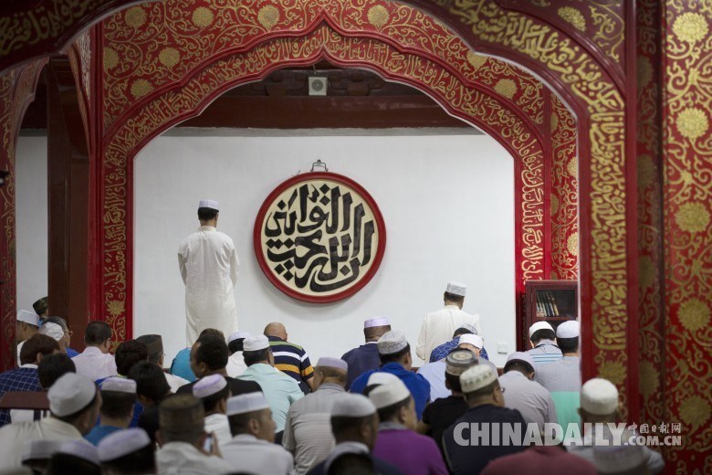 据悉，开斋节是伊斯兰教最盛大的节日之一，标志着斋月的结束。