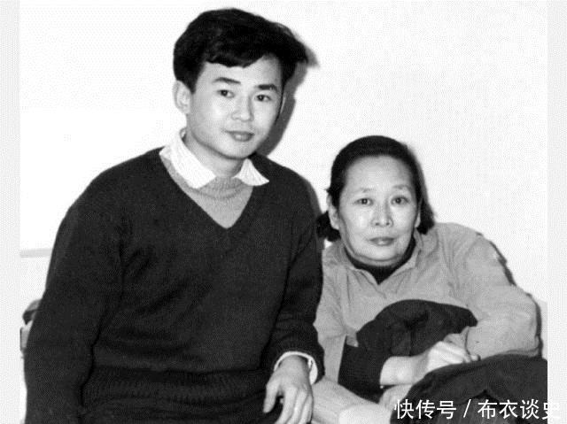 她18岁入党,曾任国家副主席秘书,太爷是晚清重