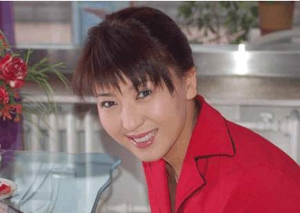 她曾是二人转皇后,演艺界十大孝子之一,一生却