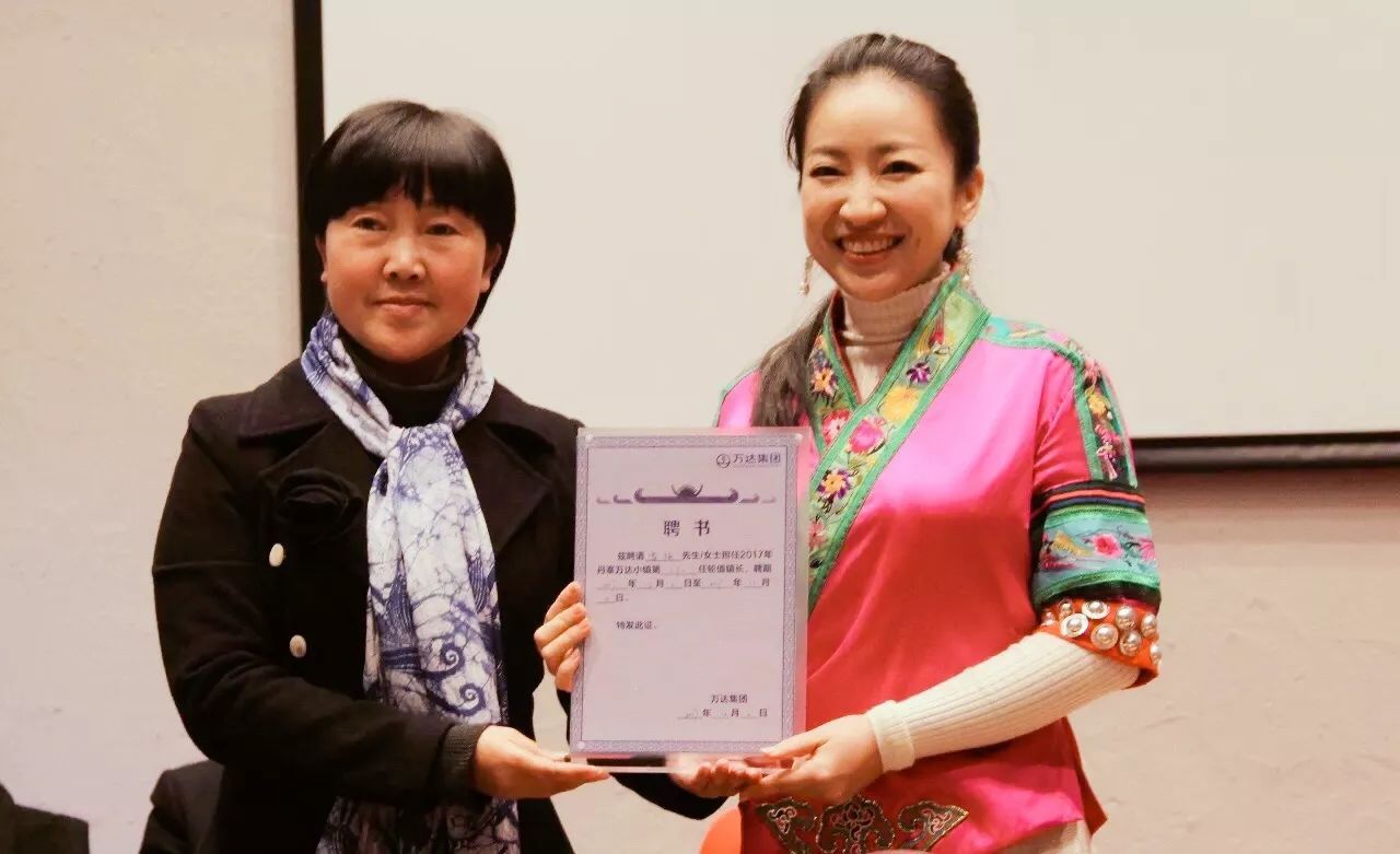 她是国家一级演员,贵州知名歌手!雷镇长,很拉风