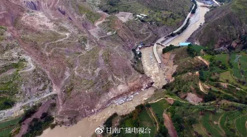 甘南舟曲滑坡灾情:南峪乡江顶崖滑坡体仍威胁