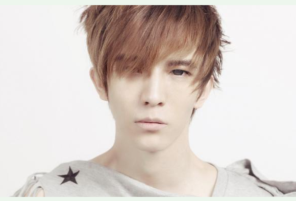 郭敬明"性侵"背后:抄袭起家 拥有庞大商业帝国