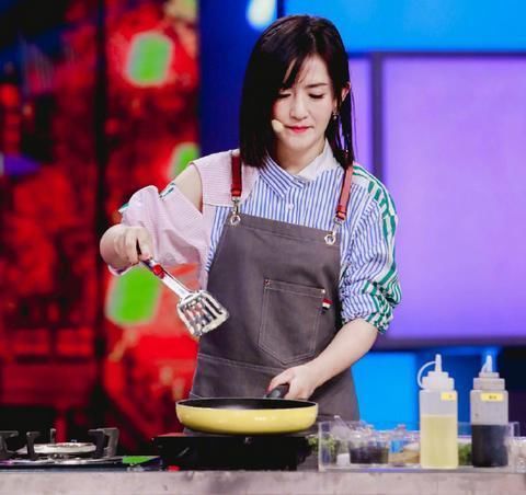 是谢娜没心没肺,还是何炅夸大其词?快乐大本营