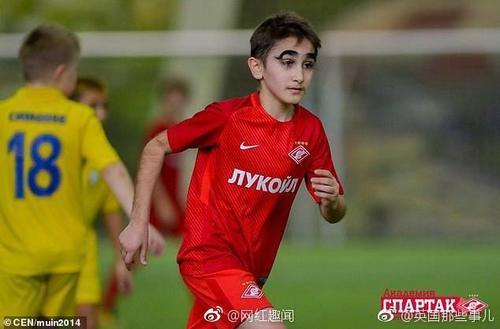 11岁男孩Muin Bachonaev被认定为俄罗斯拥有最长睫毛的人 足足有1.7英寸