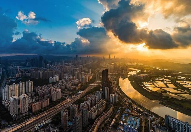 专家:房地产经济硬着陆的可能性越来越大,老百