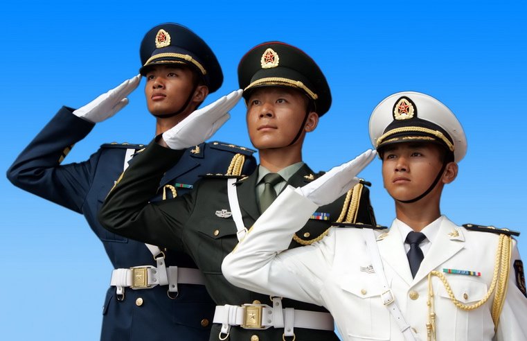 帅气抬旗手马常利,在网络上大受欢迎!