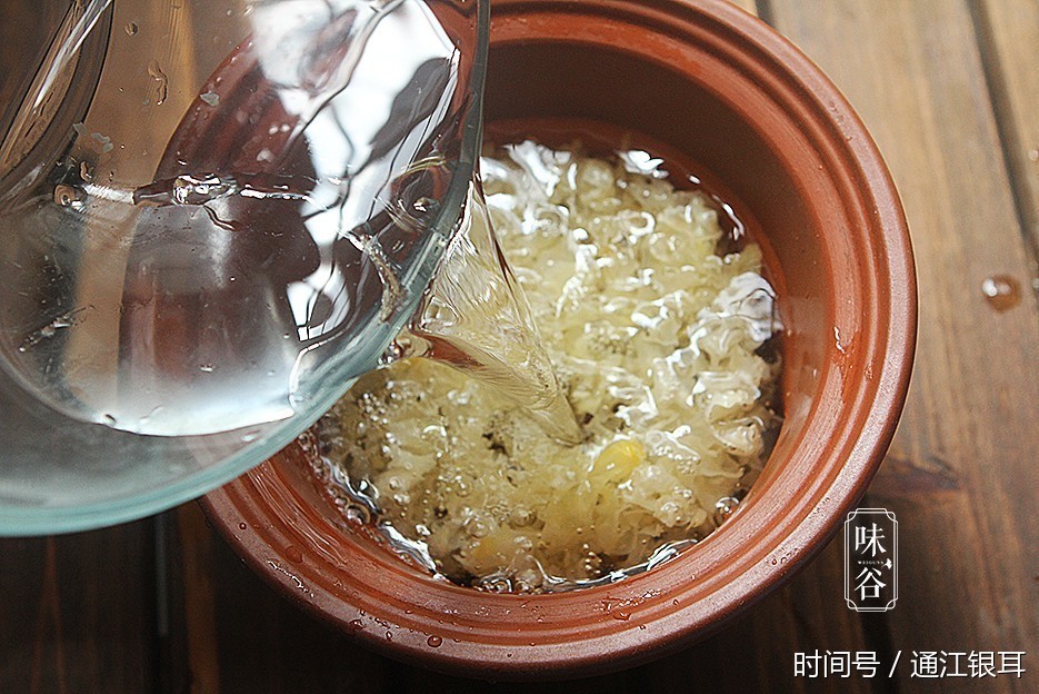 银耳汤做法教程 t01acb7fedca9388702.jpg?size=935x624