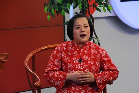 从小被父母狠心抛弃,婆婆嫌她又矮又丑,如今住