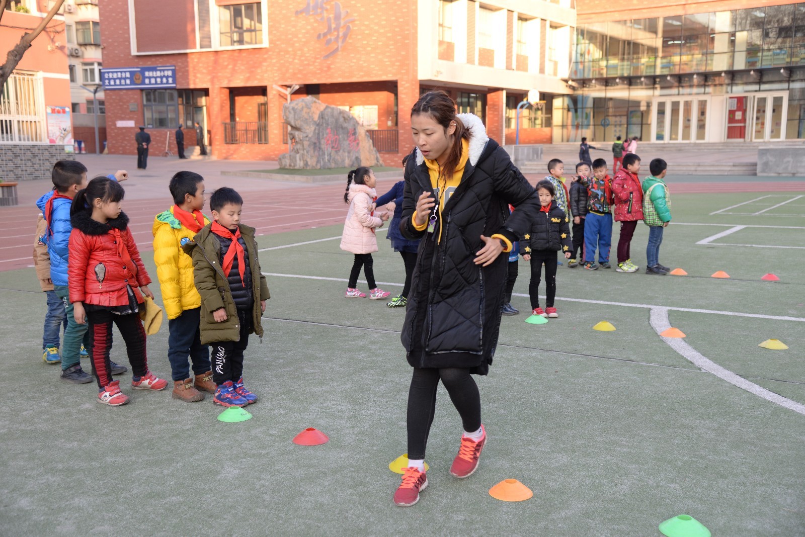 太原小学生 足球训练玩出新花样