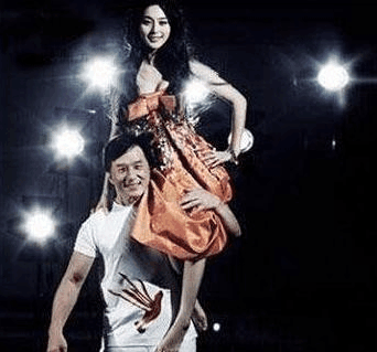 范冰冰和成龙的十大亲密照,最后一张李晨看了