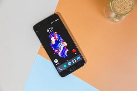 非全面屏手机逐渐变成经典,不过这四台现在入